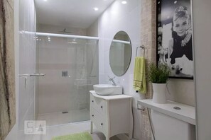 Dusche, Handtücher, Seife, Toilettenpapier