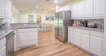 Luxurious, fishing, riding boat and fun at Richland Chambers at Lake front home