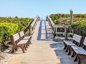 Property grounds - SEASHELLS CONDO BY THE BEACH, HEATED POOL, GROUND FLOOR UNIT, GREAT LOCATION (Cocoa Beach)