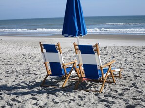 Am Strand, Liegestühle, Strandtücher