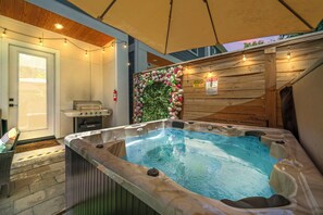 Terrace/patio - 1.9 miles Downtown Kingbed Hottub Botanic garden (Houston)