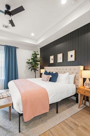 4 bedrooms, desk, iron/ironing board, free WiFi - 1.9 miles Downtown Kingbed Hottub Botanic garden (Houston)