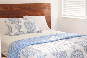 4 bedrooms, desk, iron/ironing board, free WiFi - A fully furnished home within walking distance of downtown Mansfield (Mansfield)