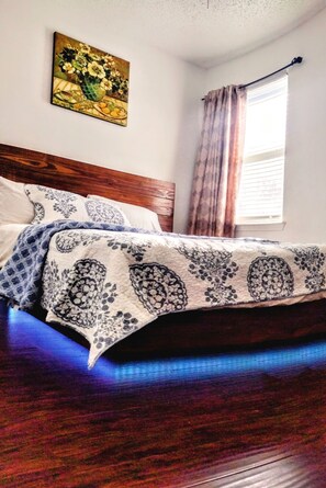 4 camere, una scrivania, ferro/asse da stiro, Wi-Fi gratuito