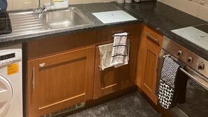 Appartement, 2 grands lits | Cuisine privée | Réfrigérateur, four à micro-ondes, un four, bouilloire électrique