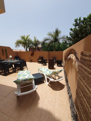 Outdoor dining - Très bel Appartement Lumineux 2chambres et Grande Terrasse à Palmmar (Palm Mar)