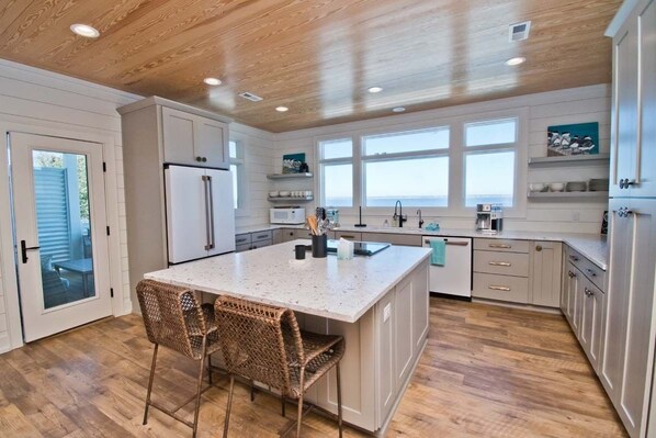 Fridge, microwave, oven, stovetop - Top Shelf - Sound-front, pool, boat lift (Emerald Isle)