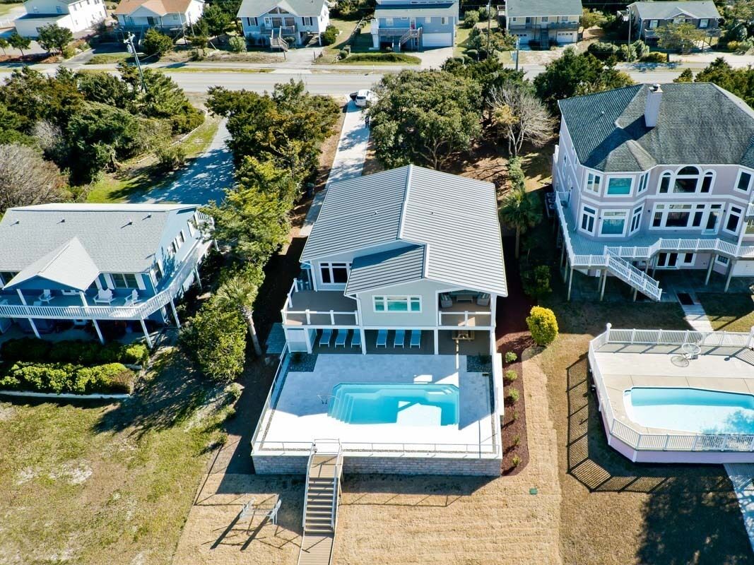 Top Shelf - Sound-front, heated pool, golf cart, boat lift, large ice maker!