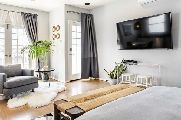 1 dormitorio, tabla de planchar con plancha, wifi y ropa de cama