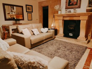 Smart TV, fireplace, video games, DVD player - Casa con Mucho Espacio en Pueblo muy Tranquilo Bien Comunicado. Piscina (Mancor del Valle)