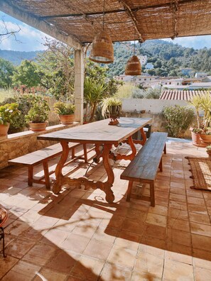 Outdoor dining - Casa con Mucho Espacio en Pueblo muy Tranquilo Bien Comunicado. Piscina (Mancor del Valle)