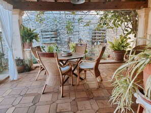 Outdoor dining - Casa con Mucho Espacio en Pueblo muy Tranquilo Bien Comunicado. Piscina (Mancor del Valle)