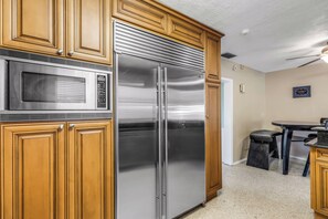 Interior - Charming pool house with fenced-in yard by Siesta Key in beautiful Sarasota (Sarasota)