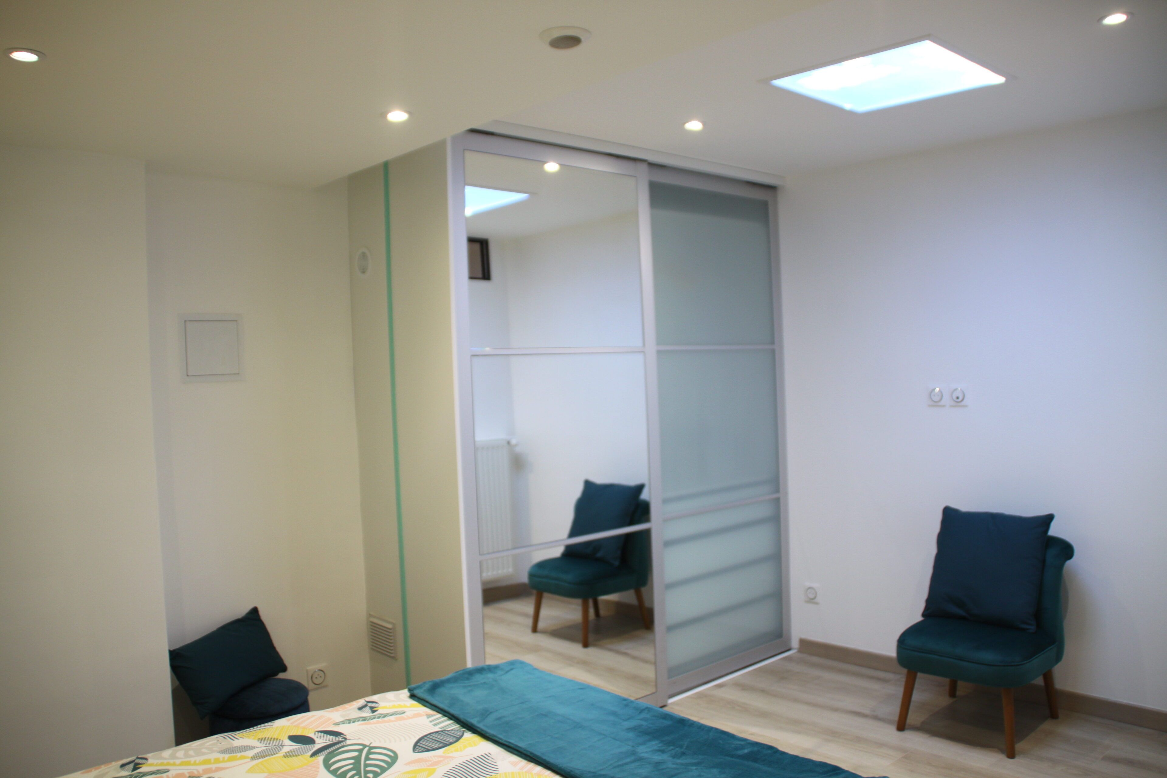 2 chambres, coffres-forts dans les chambres, bureau