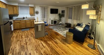 15 mins away from JFK airport, cozy 2 bedroom 1 bathroom apartment.