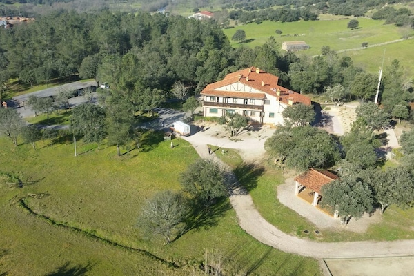 Vista frontal de la propiedad