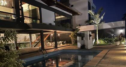 Mansão com Vista 180 Graus Para Mar. 1000m2 de Área