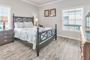 3 Schlafzimmer, Schreibtisch, Bügeleisen/Bügelbrett, kostenloses WLAN