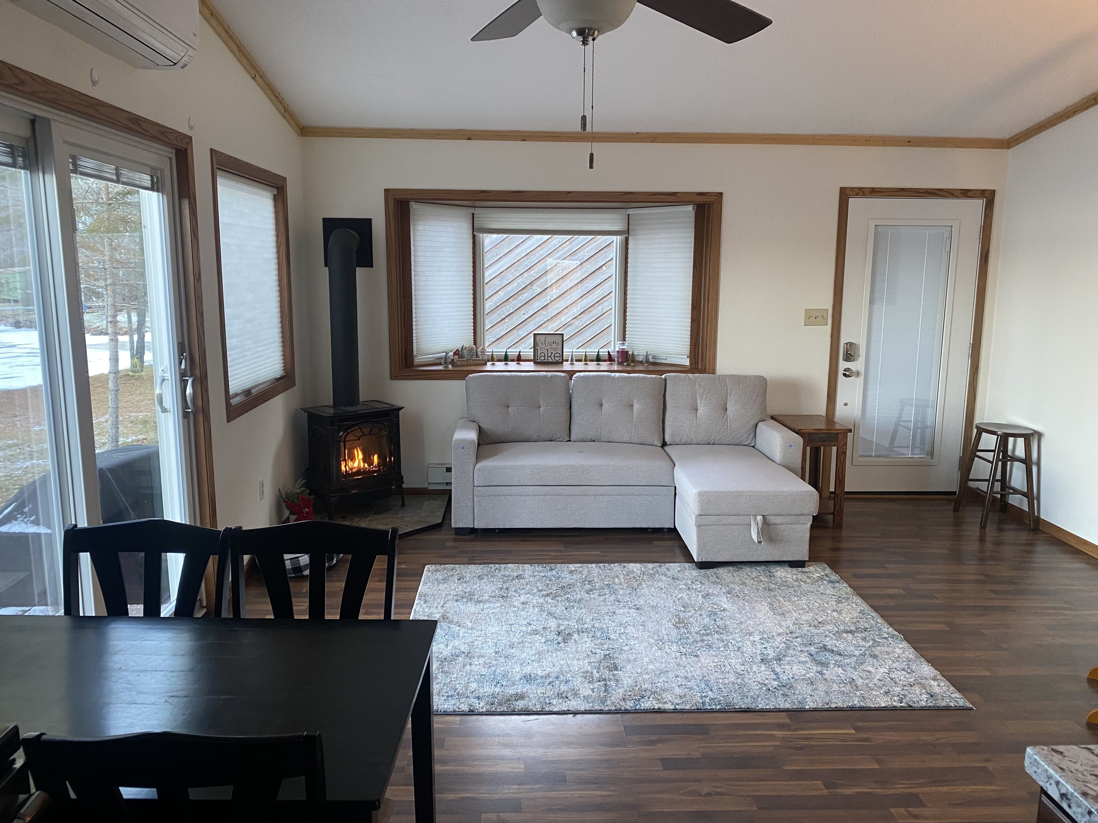 Cozy year-round Cabin on Big Lake, Cloquet MN. 