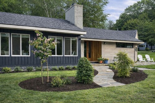 Mid-century modern walk to the ocean, restaurants, and shops! Maine Coast!