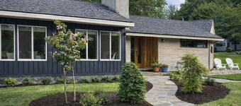 Mid-century modern walk to the ocean, restaurants, and shops! Maine Coast!