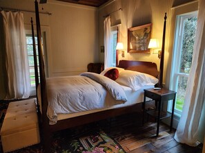 1 habitación, tabla de planchar con plancha, cuna de viaje y wifi