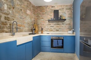 Fridge, microwave, oven, stovetop - Villa Maraus- Seafront villa in Marausa, Sicily (Marausa)