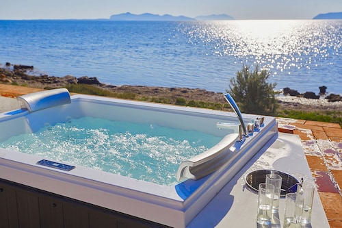 Villa Maraus- Seafront villa in Marausa, Sicily