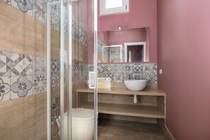 Shower, hair dryer, bidet - Villa Maraus- Seafront villa in Marausa, Sicily (Marausa)