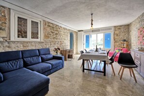 Télévision, cheminée