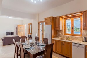 Dining - Villa Giorgos - Villa with private pool (Ágios Pávlos)