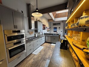 Fridge, microwave, oven, stovetop - “The Roost” downtown Red Lodge, MT (Red Lodge)