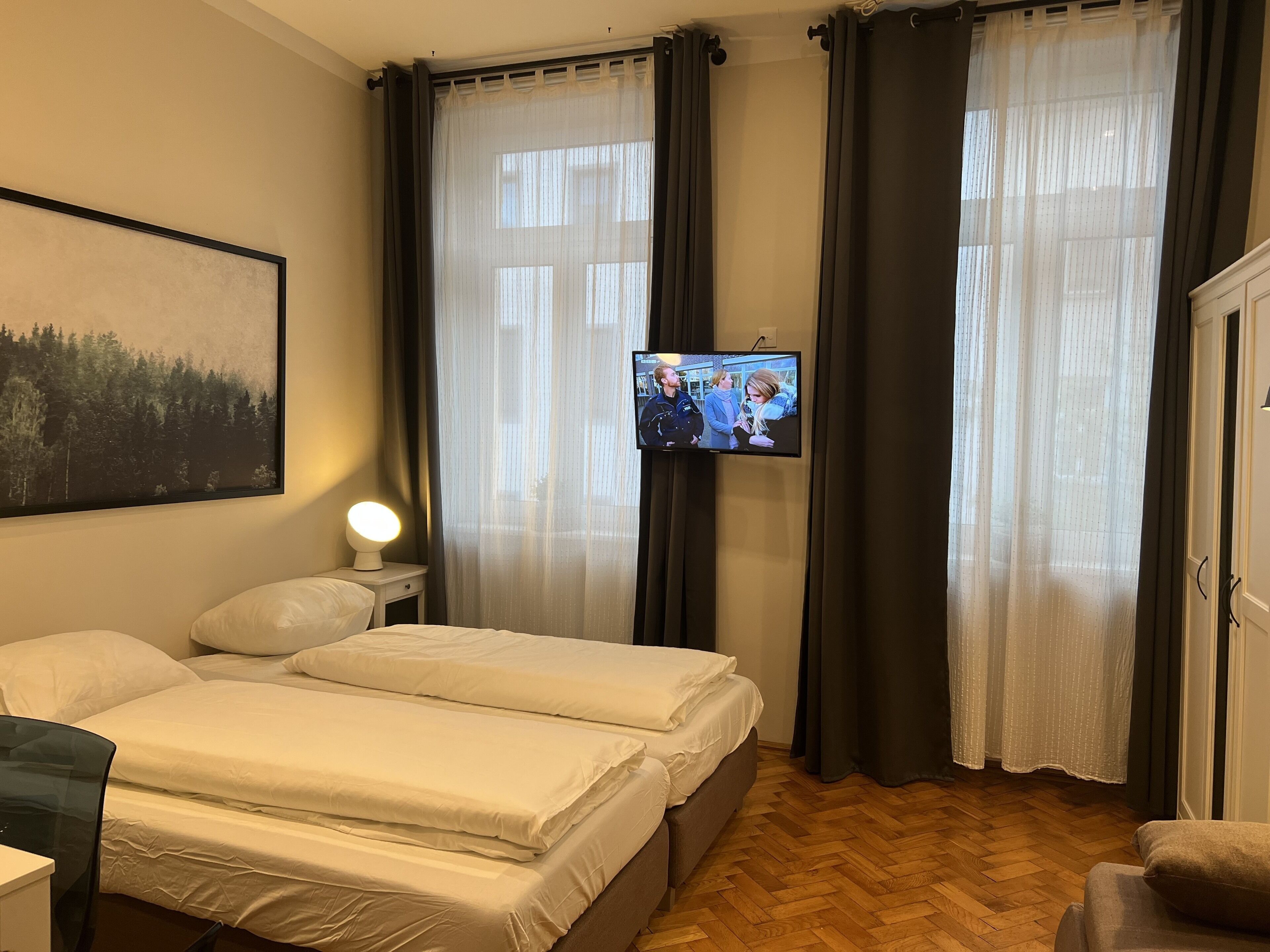 1 habitación, tabla de planchar con plancha, wifi gratis y ropa de cama 