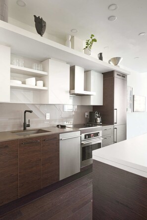 Mikrowelle, Ofen, Herdplatte, Geschirrspüler