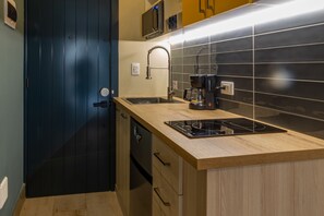 Loft 201 - w/balcony - Daily Cleaning | Private kitchen