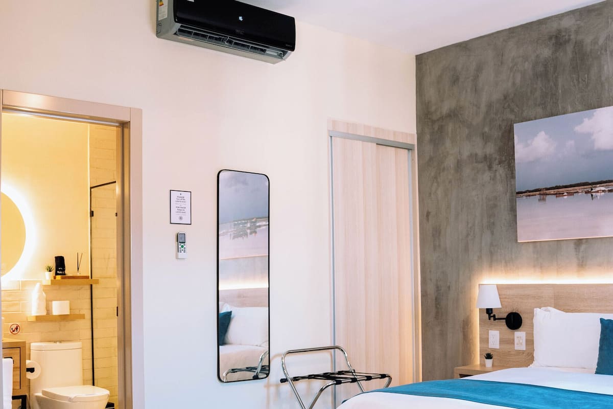 Loft 102 - w/balcony - Daily Cleaning | In-room safe, blackout drapes, cribs/infant beds, free WiFi
