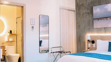Loft 102 - w/balcony - Daily Cleaning | In-room safe, blackout drapes, cribs (surcharge), WiFi (free)