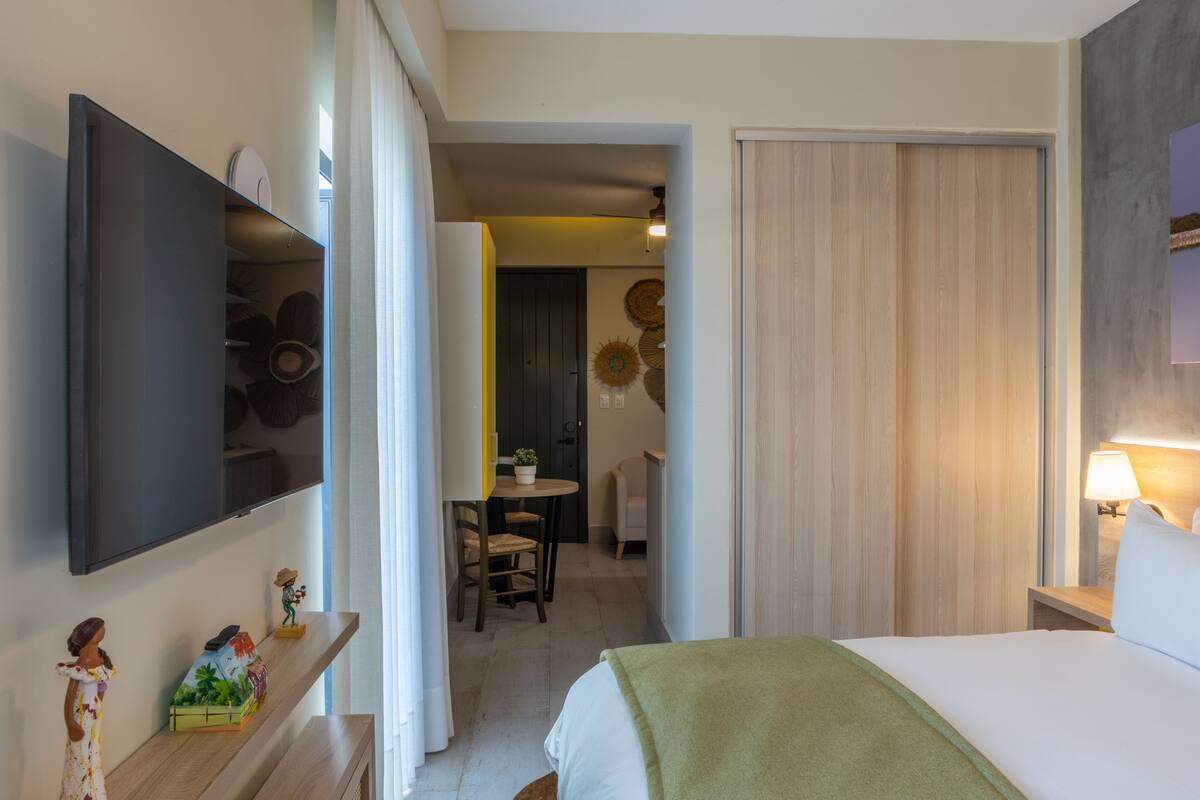 Loft 205 - w/balcony - Daily Cleaning | 客房內保險箱、遮光布/窗簾、搖籃/嬰兒床、免費無線上網