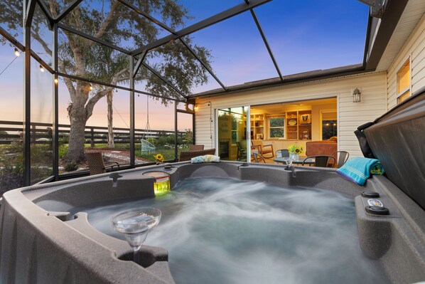 Outdoor spa tub - Paradise on the Preserve w/ hot tub and golf cart (The Villages)