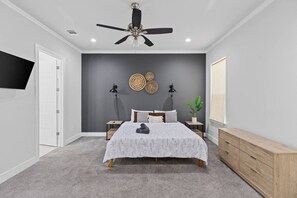 4 bedrooms, desk, iron/ironing board, WiFi