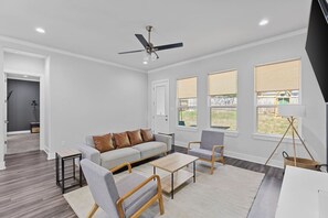 TV, fireplace - Welcome 2 Dallas - 4 Miles to Downtown - Updated! (Dallas)