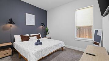 4 bedrooms, desk, iron/ironing board, WiFi