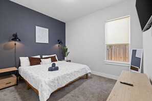 4 makuuhuonetta, työpöytä, silitysrauta/-lauta, Wi-Fi