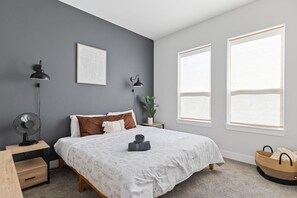 4 bedrooms, desk, iron/ironing board, WiFi - Welcome 2 Dallas - 4 Miles to Downtown - Updated! (Dallas)