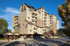 Exterior - Premium Ski Week in a Wonderful 2-Bedroom Lock-off at Sheraton Mountain Vista (Avon)