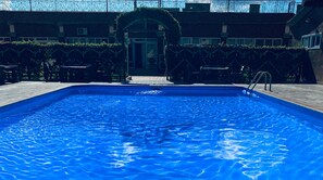 2 innendørsbassenger