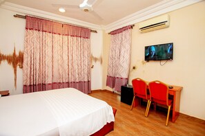 Quarto superior | 1 quarto, individualmente mobiliados, escrivaninha