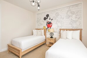 5 habitaciones, escritorio y tabla de planchar con plancha 