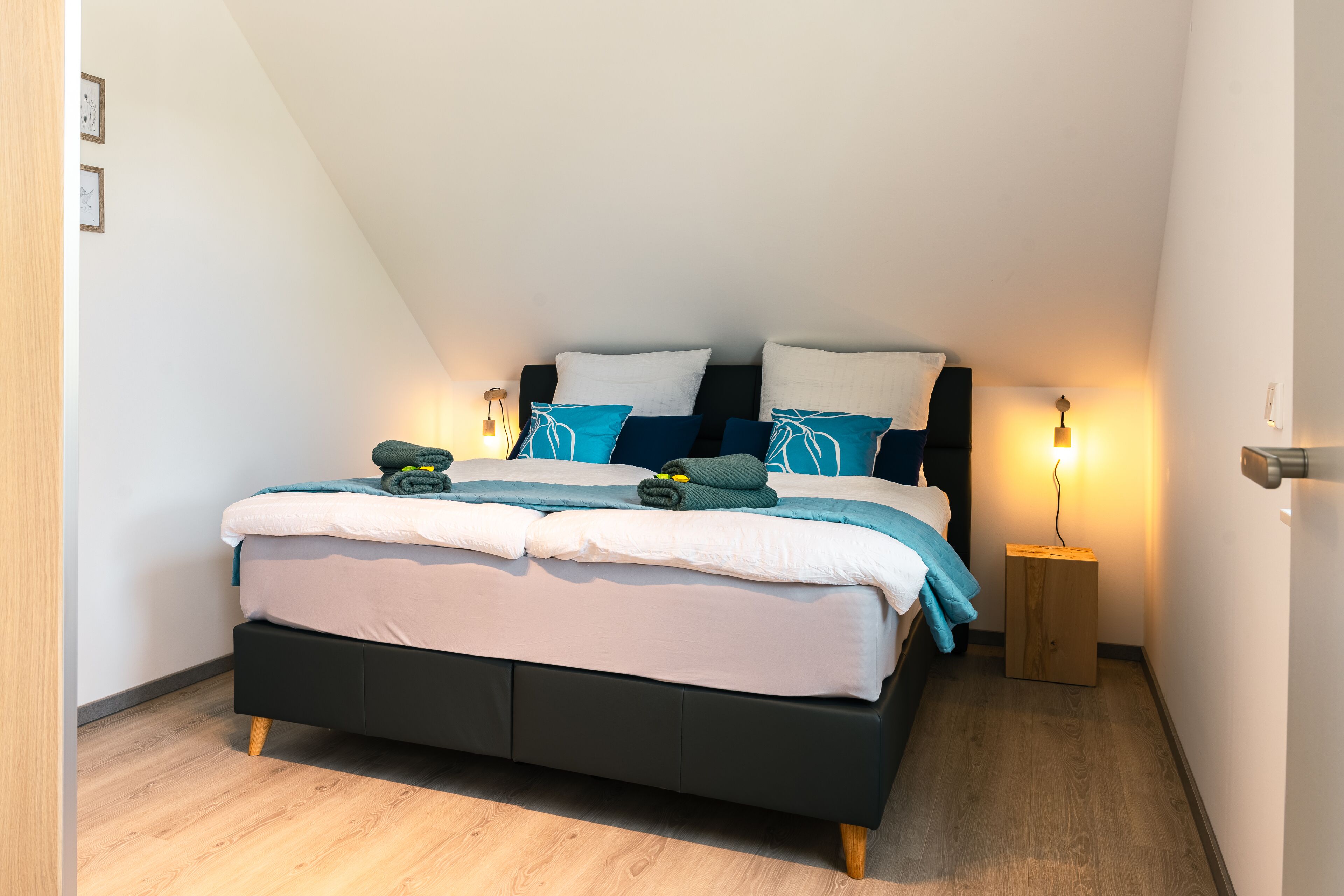 2 bedrooms, desk, iron/ironing board, travel cot