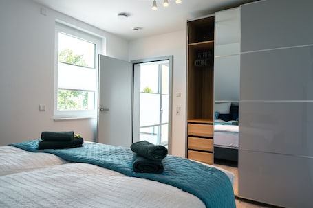 2 bedrooms, desk, iron/ironing board, travel crib. Luxuswohnung am Steinhuder Meer - Tierfreundlich - Apartment C